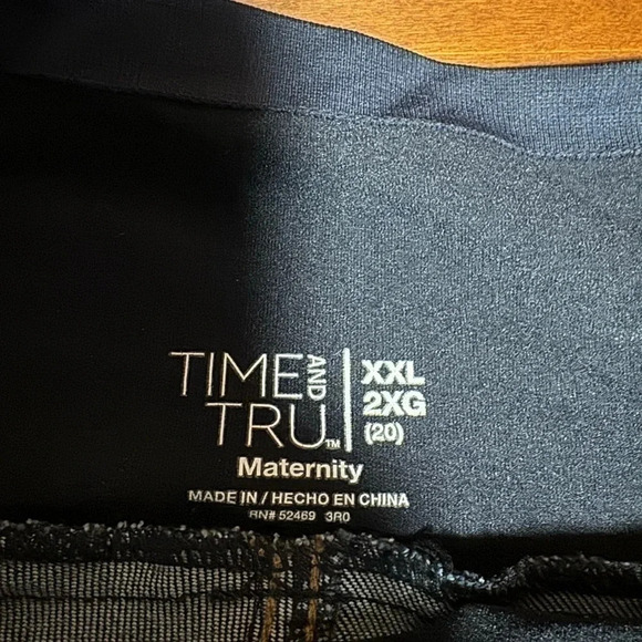Time and Tru maternity jeans - Picture 2 of 4